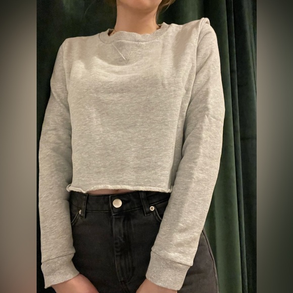 COS Stores cropped light grey cotton sweatshirt - Picture 8 of 12